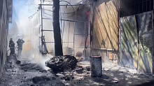 При пожаре на складе в Краснодаре пострадал один работник 