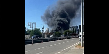 В Краснодаре в районе ТРЦ СБС тушат крупный пожар